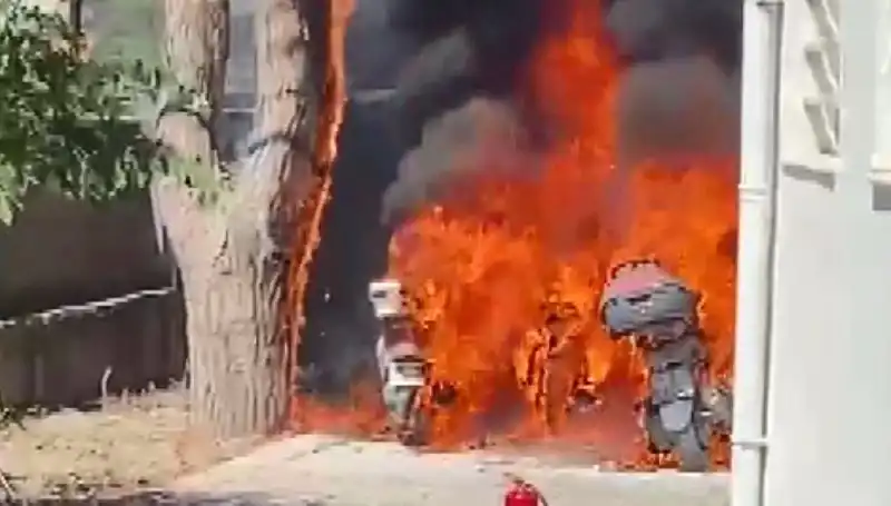 Park Halindeki 6 Motosiklet Alev Alev Yandı: Sebebi Ne Olabilir?