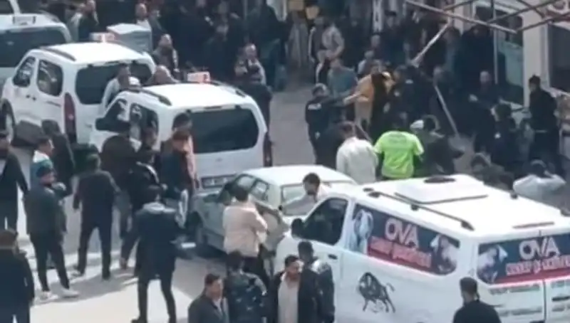 Erciş’te Taşlı ve Sopalı Kavga: 7 Gözaltı, Olayın Ardındaki Sebepler Neler?