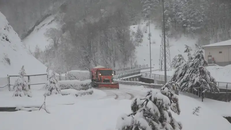 Bolu Dağı'nda Kar Yağışı: Kış Turizmi İçin Beklenen O An Geldi!