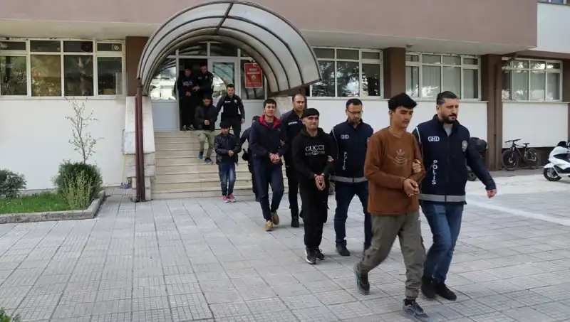 Edirne ve Kırklareli'nde Düzenlenen Kaçak Göçmen Operasyonu: Yakalananlar ve Gelişmeler