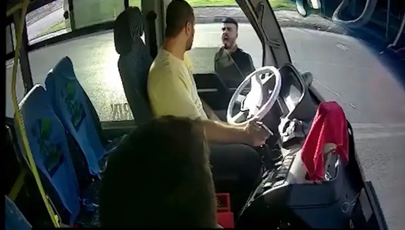 Antalya'da Otobüs Şoförünü Bıçaklayan Şahıs Yakalandı: Olayın Arkasındaki Gerçekler