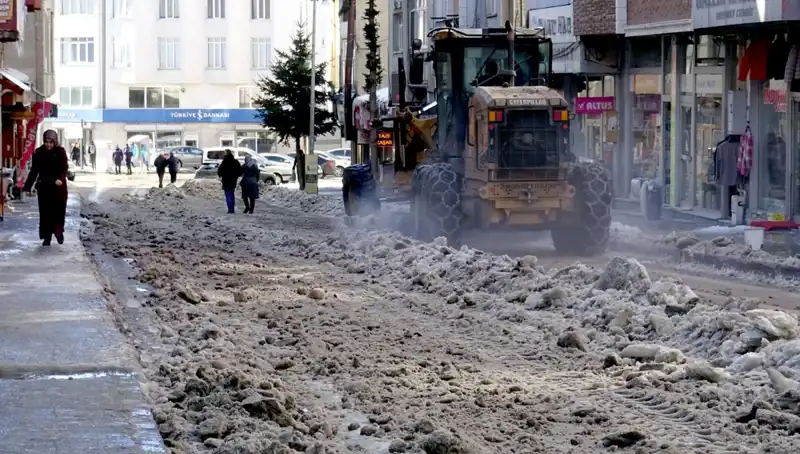 Sarıkamış’ta Kış Hizmetleri Başladı: Kar ve Buz Temizleme Çalışmaları Hız Kazandı