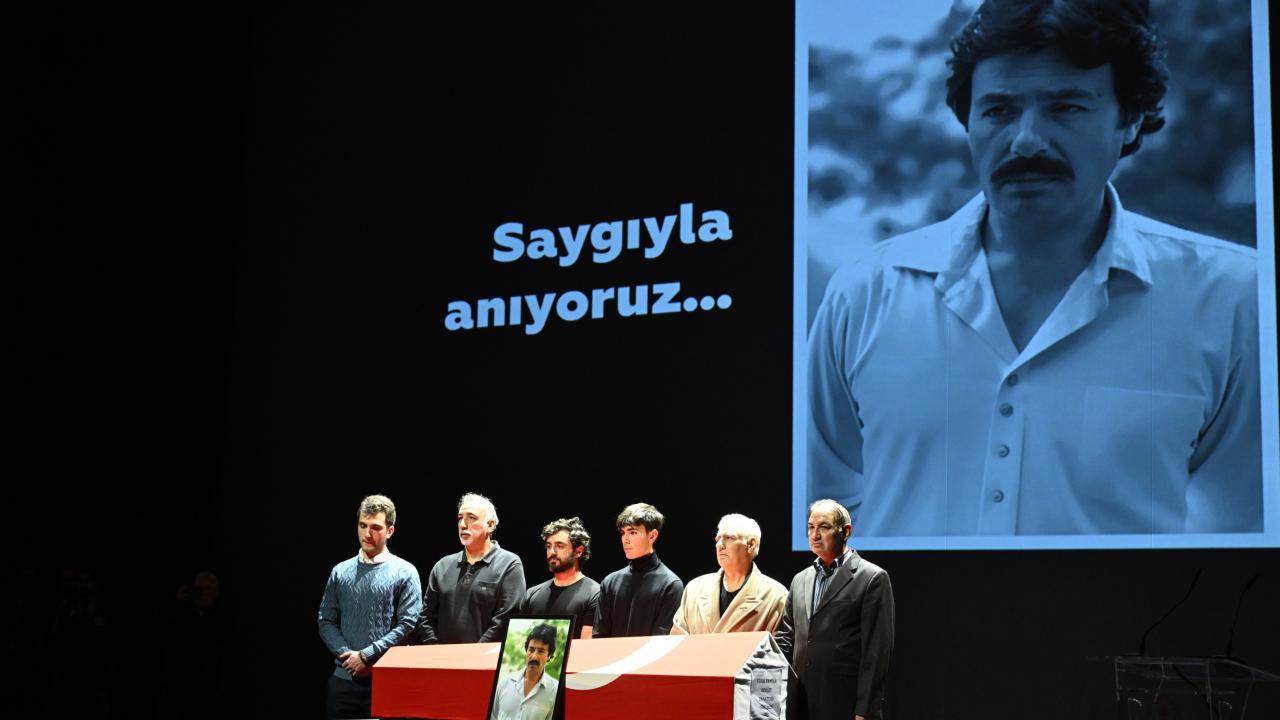 Ferdi Tayfur'a AKM'de Unutulmaz Bir Gece