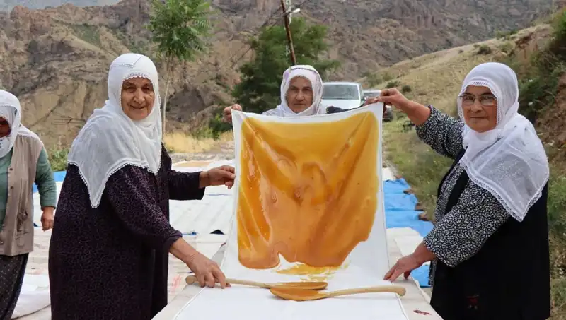 Yaz Aylarında Geleneksel Bir Lezzet: Güneşte Kurutulmuş Unlu Mamuller