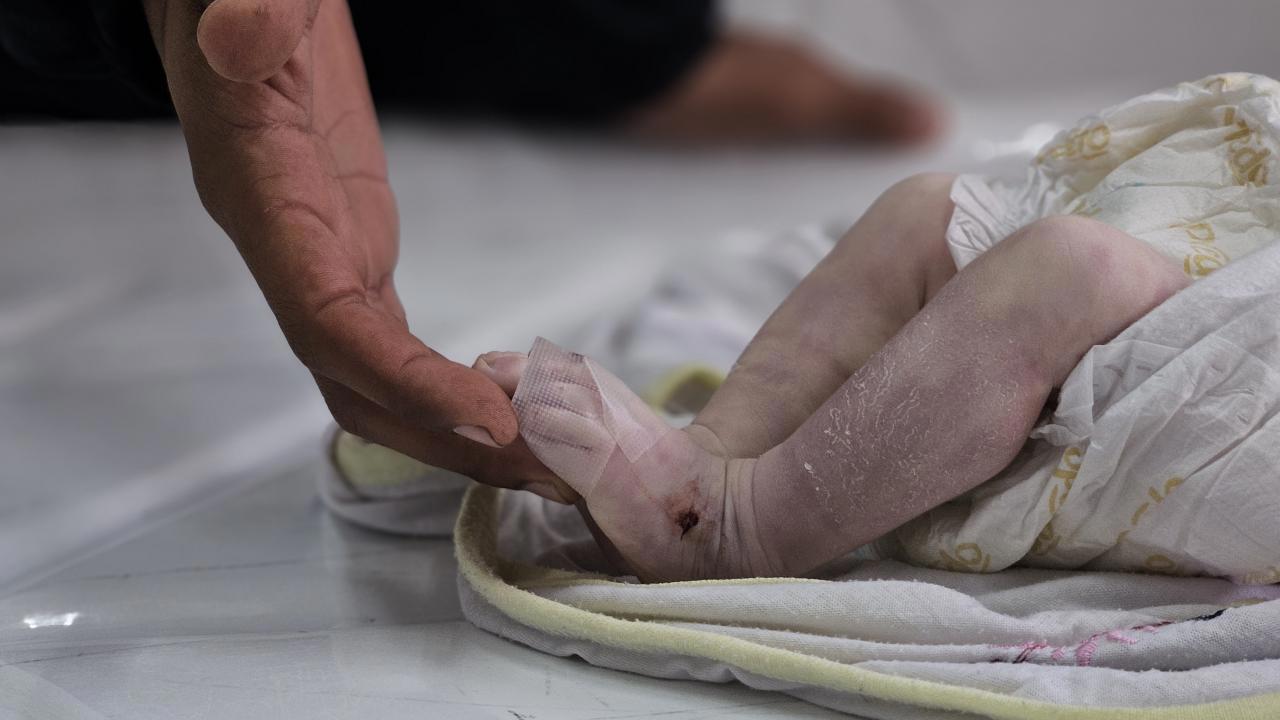 Gazze'de Soğuktan Hayatını Kaybeden Bebek Sayısı Artıyor