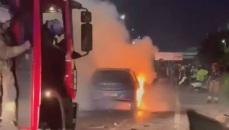 Otoyolda Korkutan Kaza: Araç Bariyerlere Çarparak Alev Alev Yandı