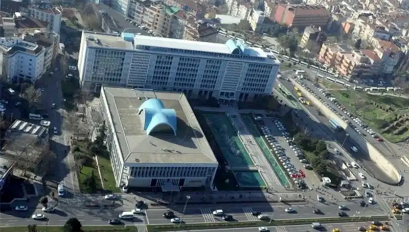 İBB'de Yolsuzluk Soruşturması: Şüpheliler Adliyeye Sevk Edildi