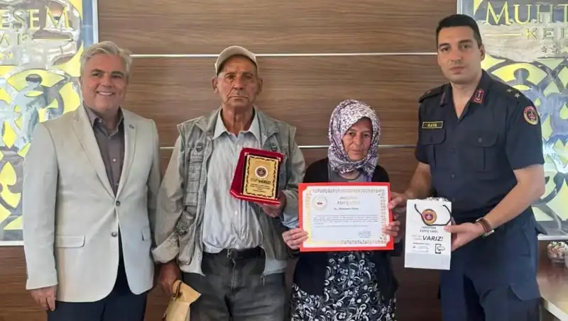 Tek Evi Olan Aile, Jandarmaya Duygu Dolu Bir Bağışta Bulundu