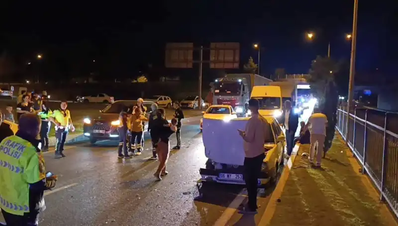 Otoyolda Kuralsız Geri Dönüş Kazası: Çocuklar da Yaralandı!