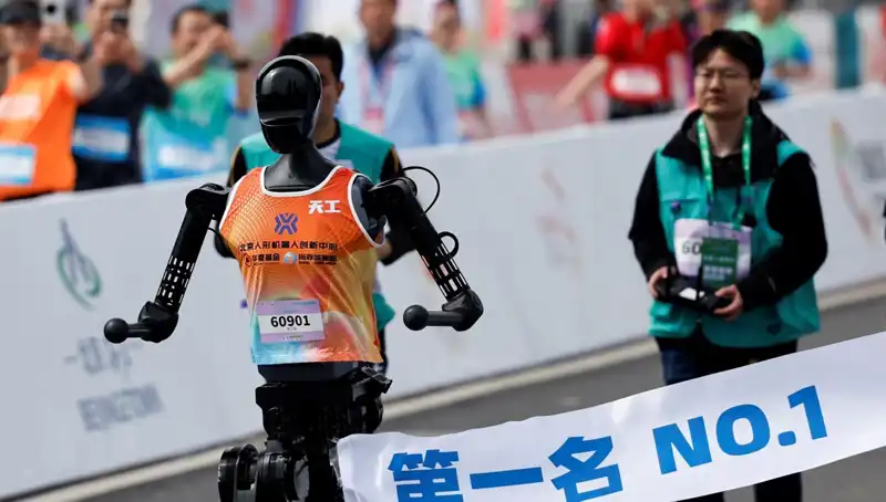 Çinli Robotların İnsanlarla Koştuğu Maraton: Yapay Zekanın Yeni Sınırları