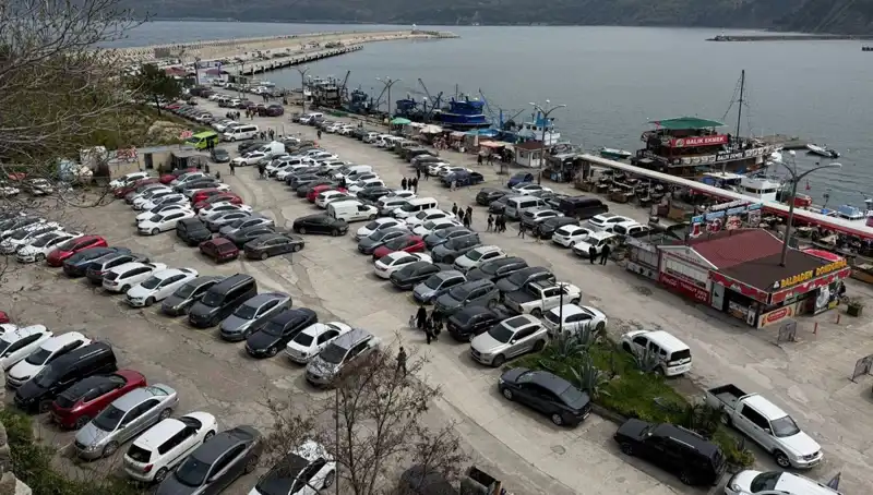 Bayram Trafiği Rekor Kırdı: 14 Bin 600 Araç İlçeye Giriş Yaptı