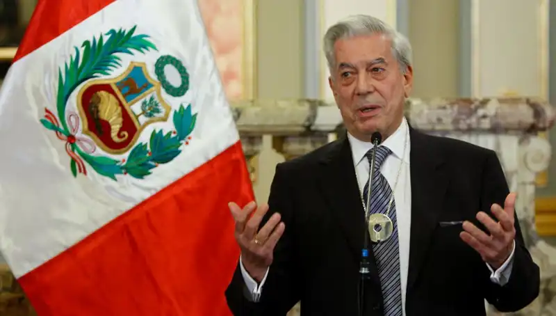 Yazar Mario Vargas Llosa Hayatını Kaybetti: Edebiyat Dünyası Yasta