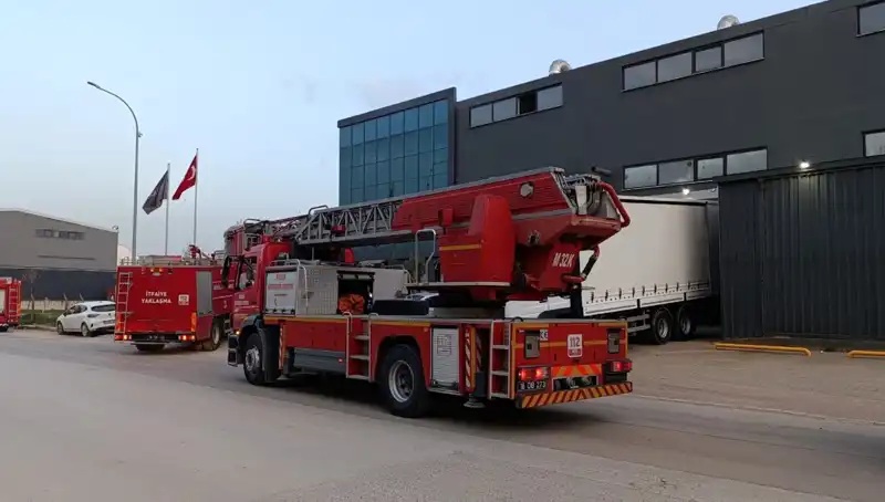 İnegöl’de Fabrika Yangını: Alevler Kısa Sürede Büyüdü, Panic Yarattı