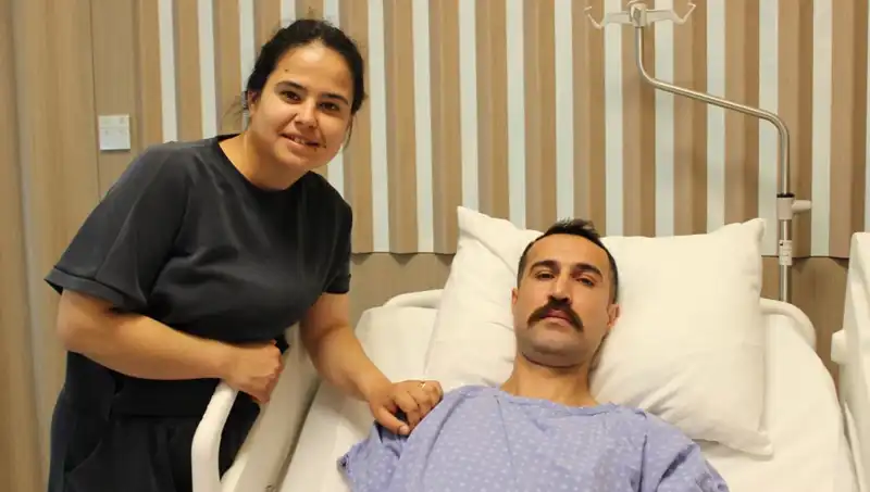 32 Yaşında Mide Kanaması Sandı, Kalın Bağırsak Kanseri Teşhisi Aldı