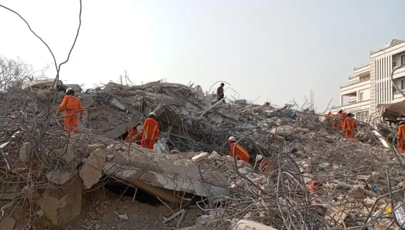 Türk Arama Kurtarma Ekiplerinin Myanmar'daki Zaferi: Enkazdan Hayat Kurtarma Hikayesi
