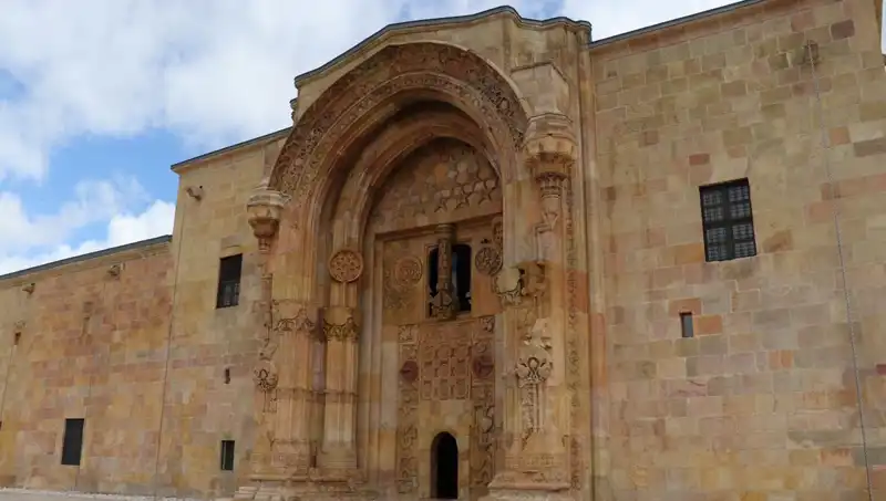 Divriği Ulu Camii ve Darüşşifası’na Yoğun İlgi: Tarih ve Kültür Büyüsü