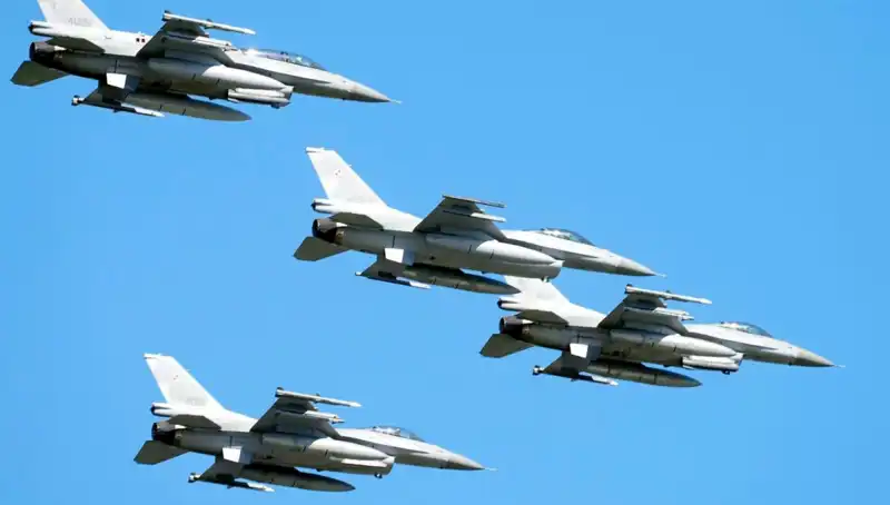 ABD, Ukraynalı Pilotlar İçin 310 Milyon Dolarlık F-16 Eğitimi Projesini Başlatıyor