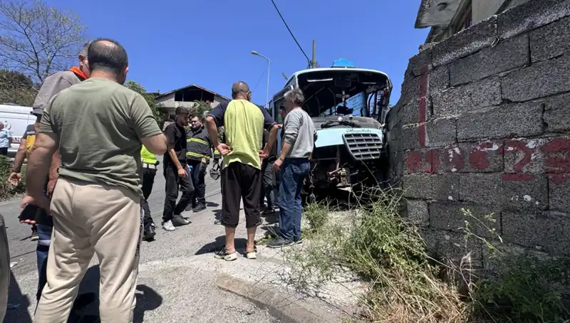 Minibüs Kazasında 14 Kişi Yaralandı: Detaylar ve Son Gelişmeler