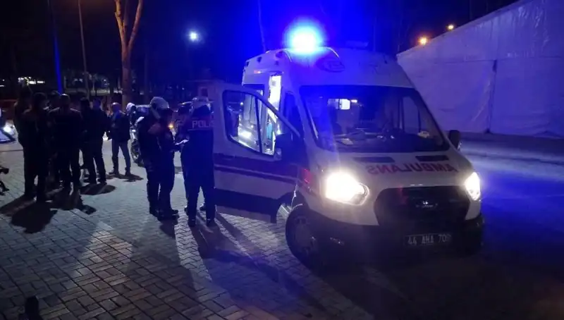 Parkta Silahlı Kavga: İki Grupla Tansiyon Yükseldi!
