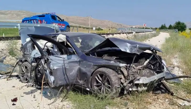 Sivas’ta Trafik Kazaları İkilisi: 9 Kişi Yaralandı, Detaylar Şok Edici!