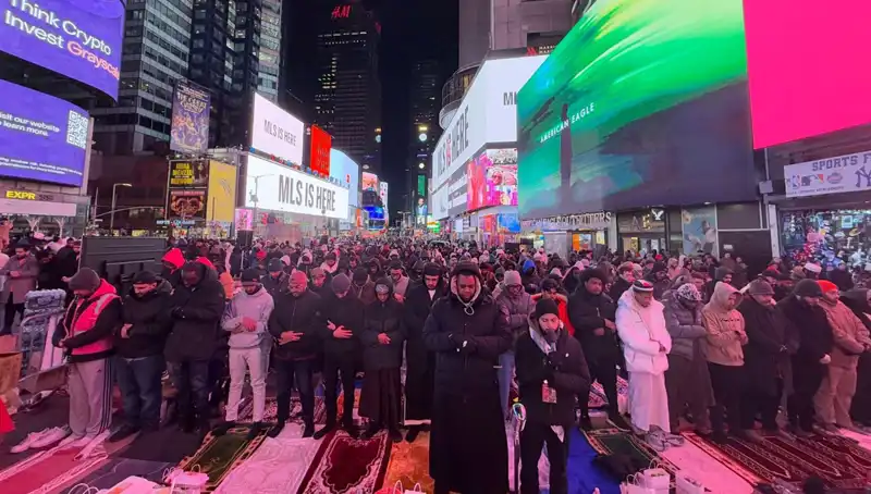 New York Times Meydanı’nda Teravih Namazı: Tarihi Bir An