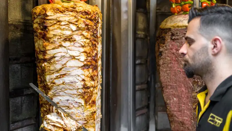 Zehirli Döner İddiası: Çamaşır Suyuyla Beyazlatıp Öldürmeye Teşebbüs Mü?