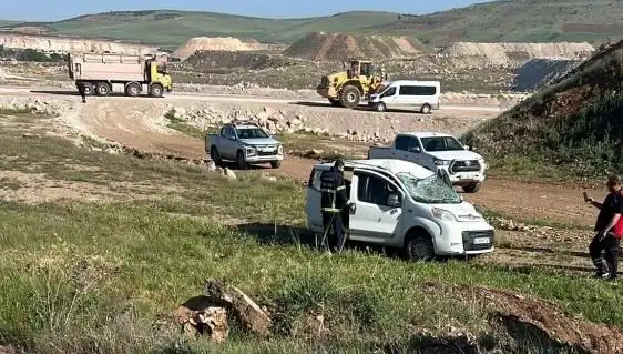 Mardin'de Trafik Kazası: Dört Kişi Yaralandı, Olay Anı Kamerada
