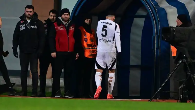 Üst Üste İki Kırmızı Kart: Tayyip Talha'dan Beşiktaş'a Özür Dilemesi
