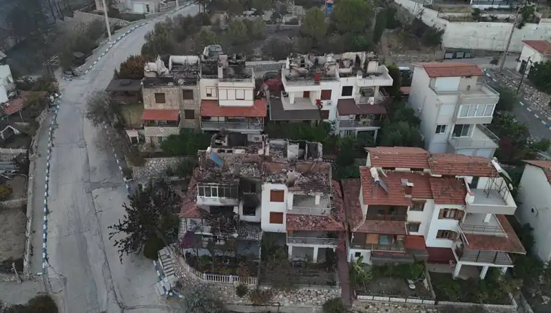 Orman Yangınları Kontrolden Çıkıyor: Birçok Ev Yerle Bir Oldu