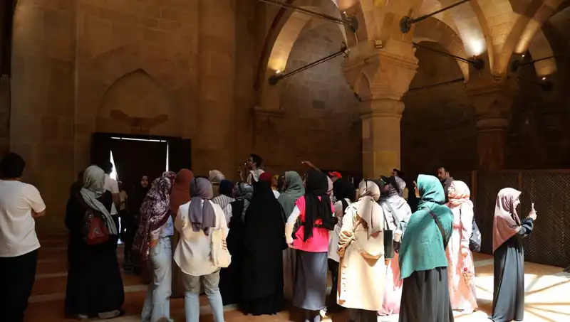 Dünyada Eşi Benzeri Olmayan Bir Sorun: Dilleri Kısır, Kalemleri Kırık Bırakıyor