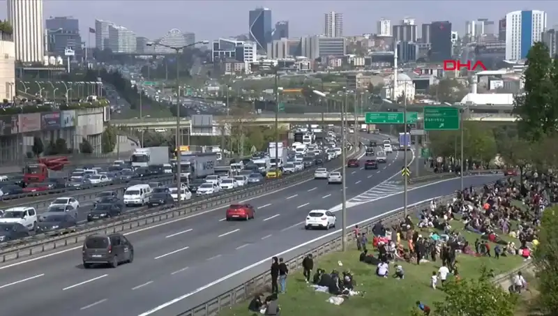 Deprem Sonrası Şehirlerdeki Trafik Yoğunluğu Yüzde 56 Arttı, İşte Sebepleri