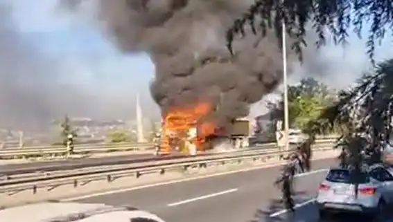 D-100'deki TIR Yangını Trafiği Felç Etti: Detaylar Burada!
