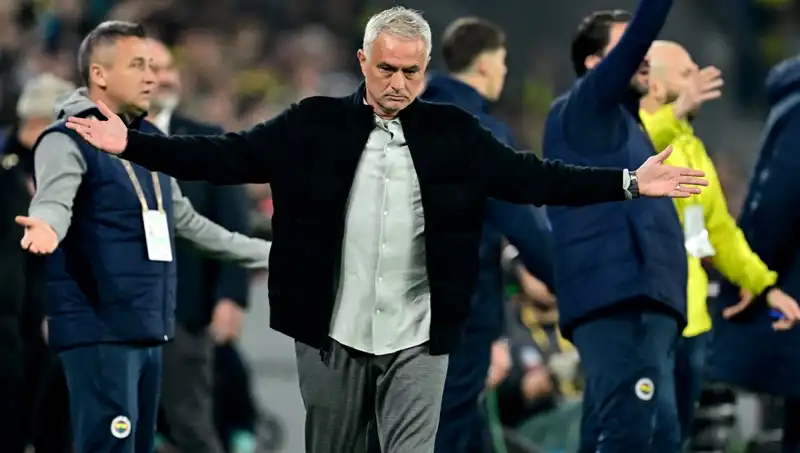 Mourinho’ya Tepkiler: “Modası Geçmiş Bir Teknik Direktör Mü?”