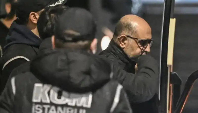 Aziz İhsan Aktaş'ın Ev Hapsi Kaldırıldı: Gözler Şimdi Onun Üzerinde