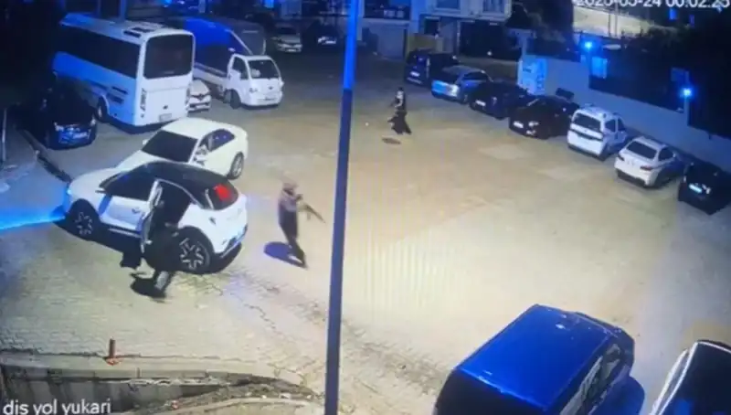 Kağıthane'de Kalaşnikoflu Saldırı: Maskeli Çeteden Kanlı Hesaplaşma!