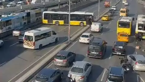 İETT Otobüsünün Karıştığı Kaza Trafiği Felç Etti: Detaylar Burada!